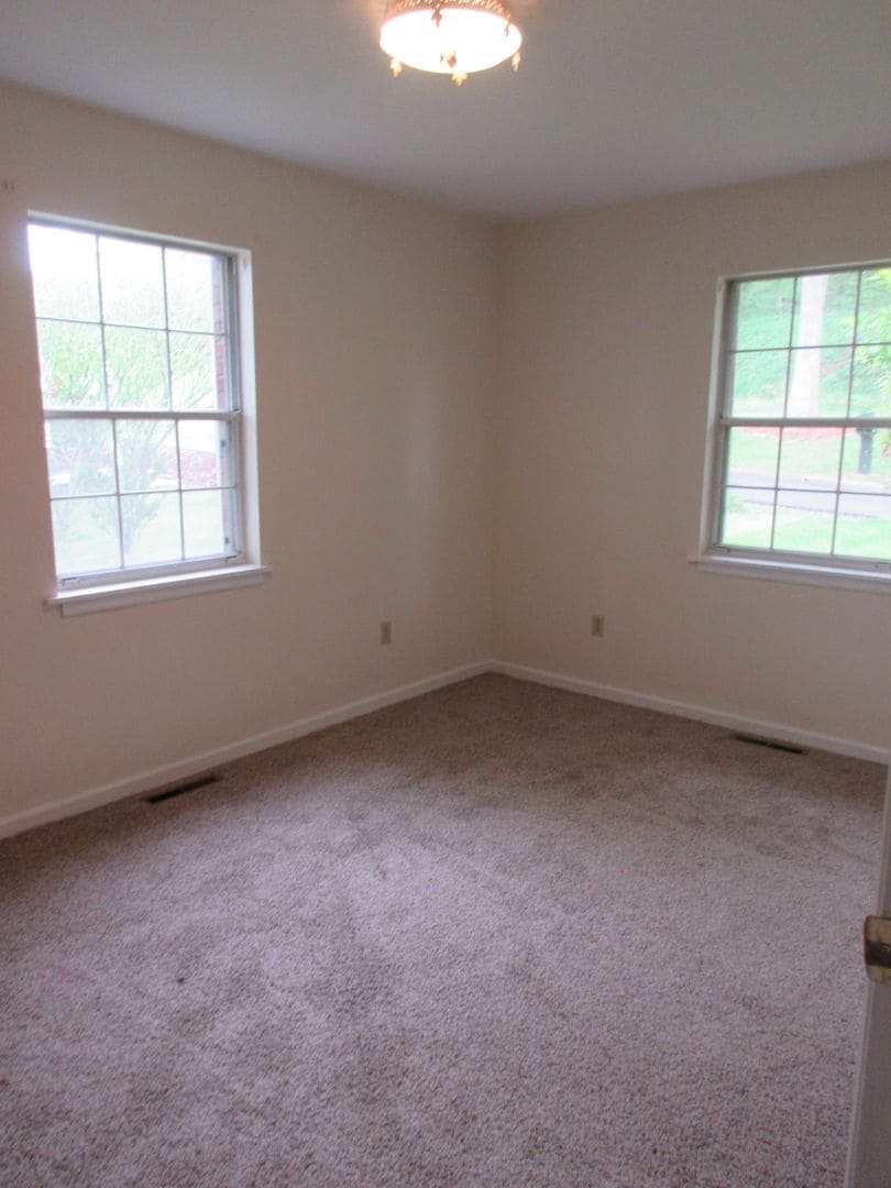 Building Photo - 65 Willowbrook Dr