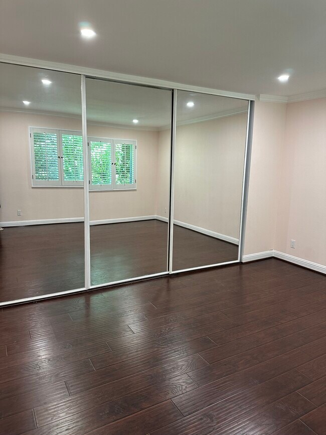 Building Photo - 18550 Hatteras St