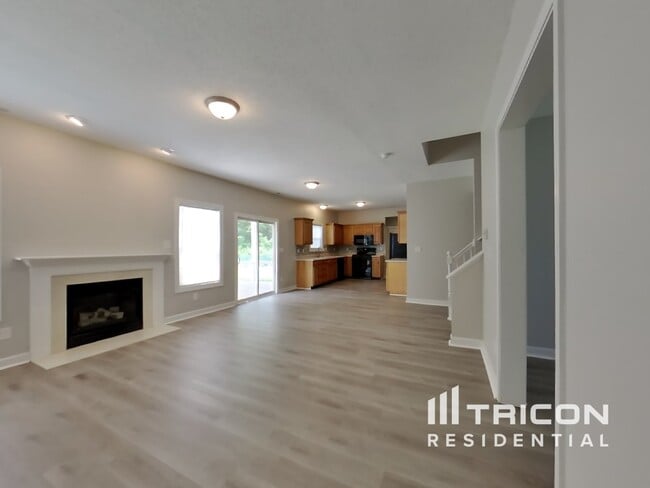 Building Photo - 2990 Parkview Dr
