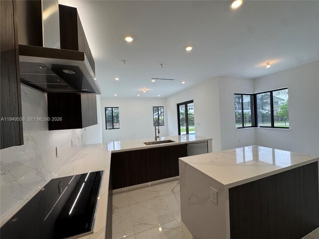 Building Photo - 19670 NE 14th Ct