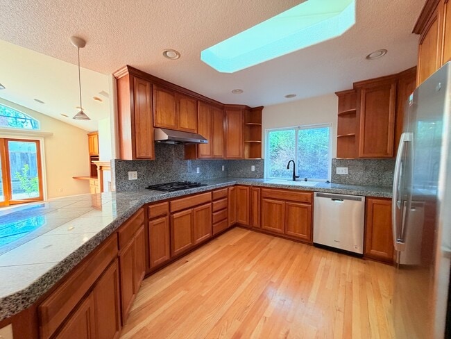 Building Photo - 4766 Elmhurst Dr