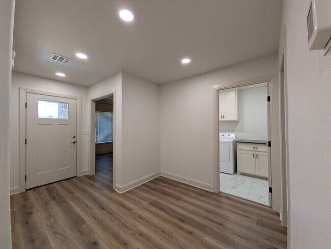 Building Photo - 1116 Black Jack Dr