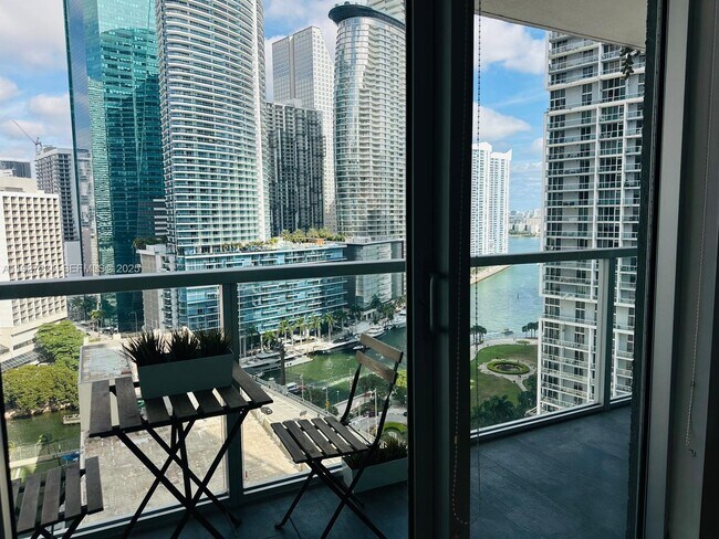 Building Photo - 500 Brickell Ave