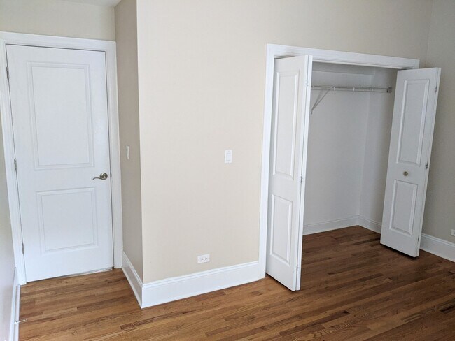 Building Photo - 908 Reba Pl