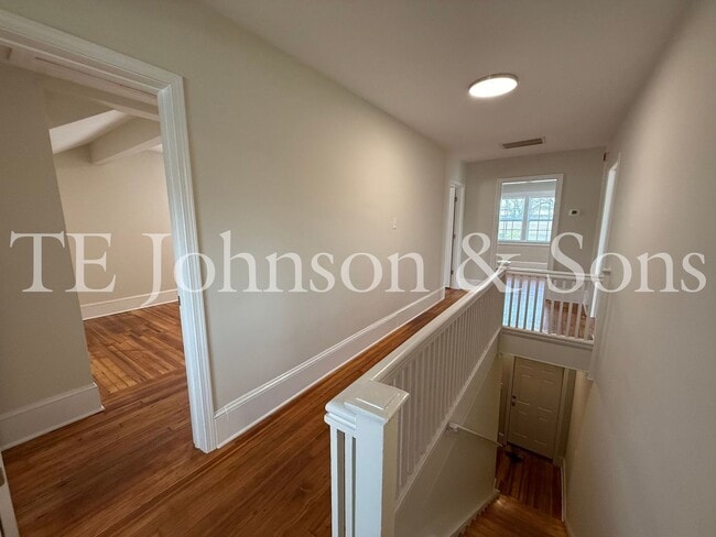 Building Photo - Updated 3BR/2BA Apartment with Quartz Counters & Modern Finishes