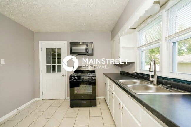 Building Photo - 3 Bedroom Pet-Friendly Home in PLAINFIELD, IN with Main Street Renewal