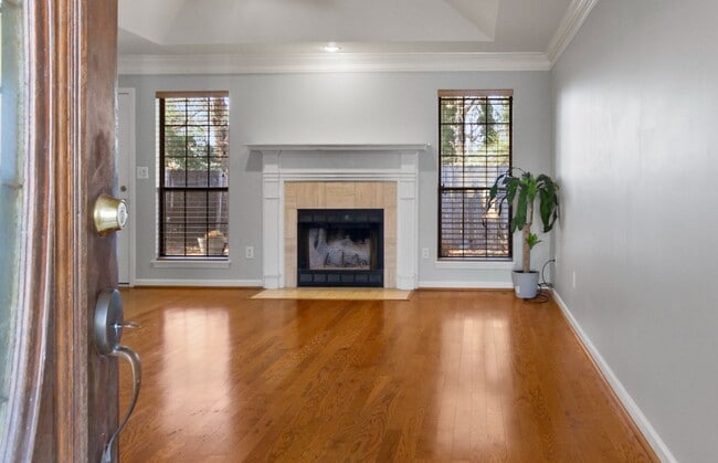 Building Photo - 2013 Fox Ridge Rd