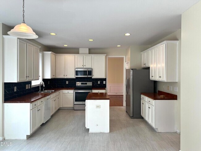 Building Photo - 1020 Delta River Way