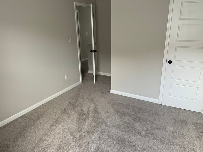 Building Photo - Spacious, Stylish, and Ready for You!