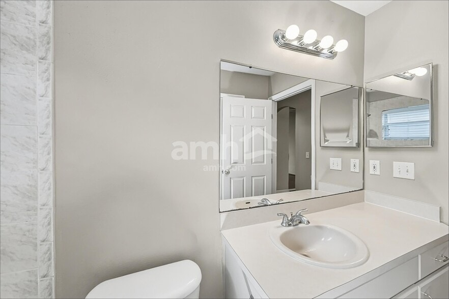 Building Photo - 30719 Tremont Dr