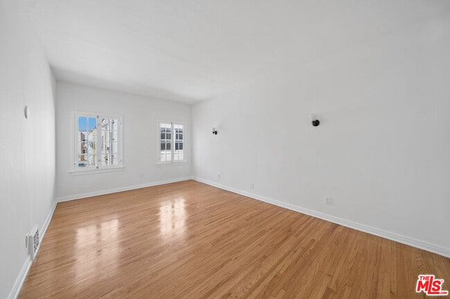 Building Photo - 339 S Detroit St