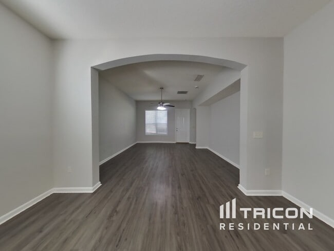 Building Photo - 2877 Centerwood Dr N