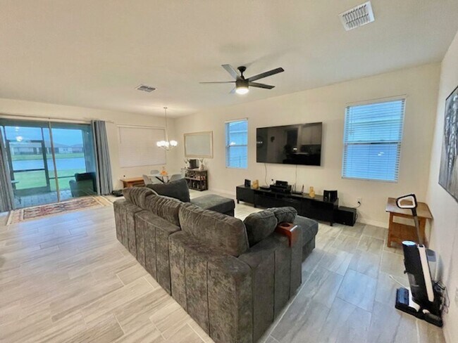 Building Photo - Sanford - 2 Bedroom, 2 Bathroom - $2,495.00