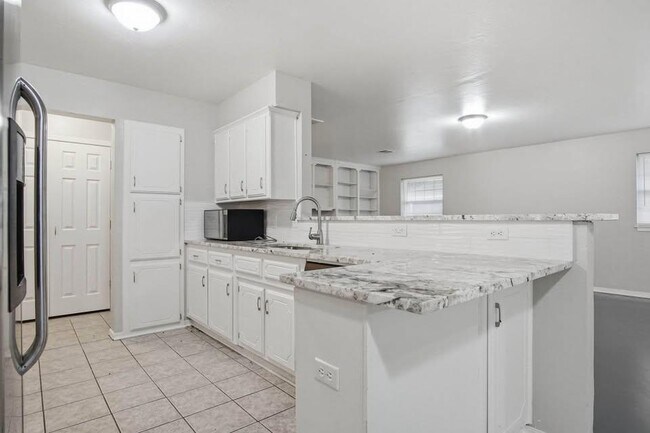 Building Photo - 3717 N Eagle Ln