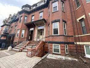 Building Photo - 92 Pleasant St