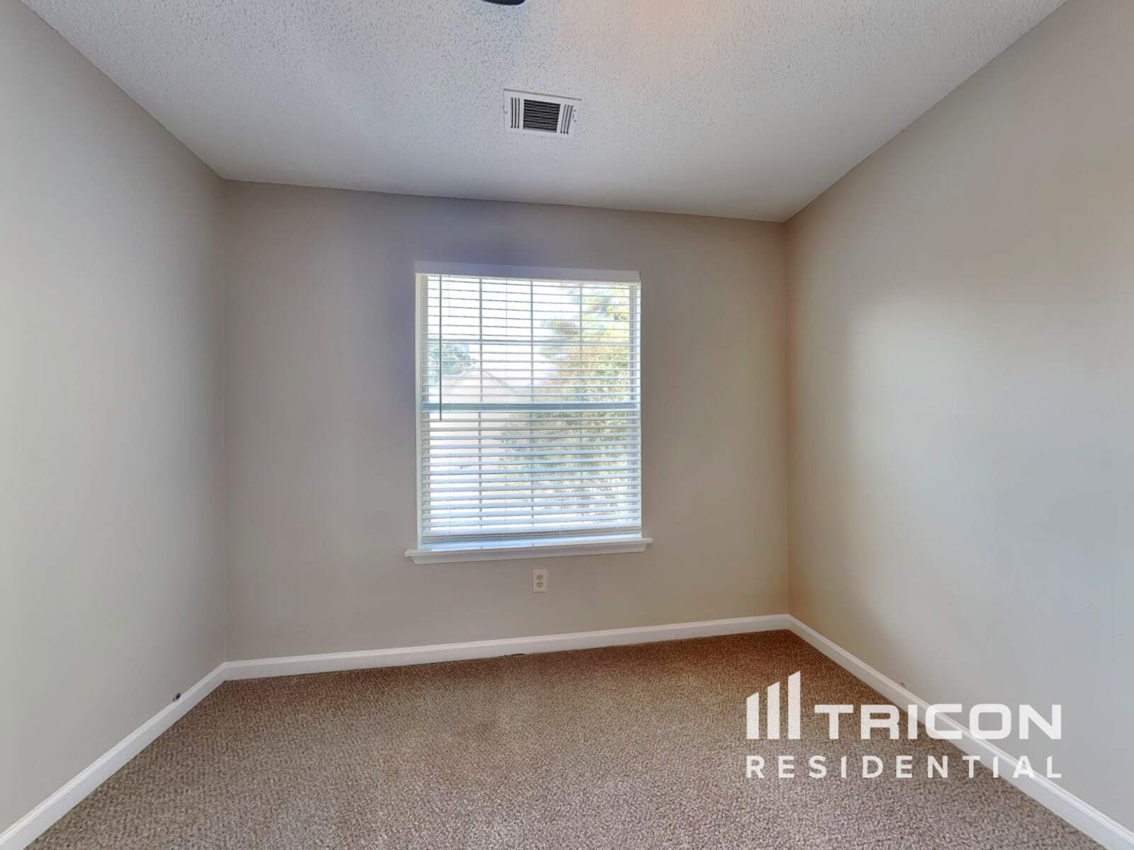 Building Photo - 2615 Sandstone Dr