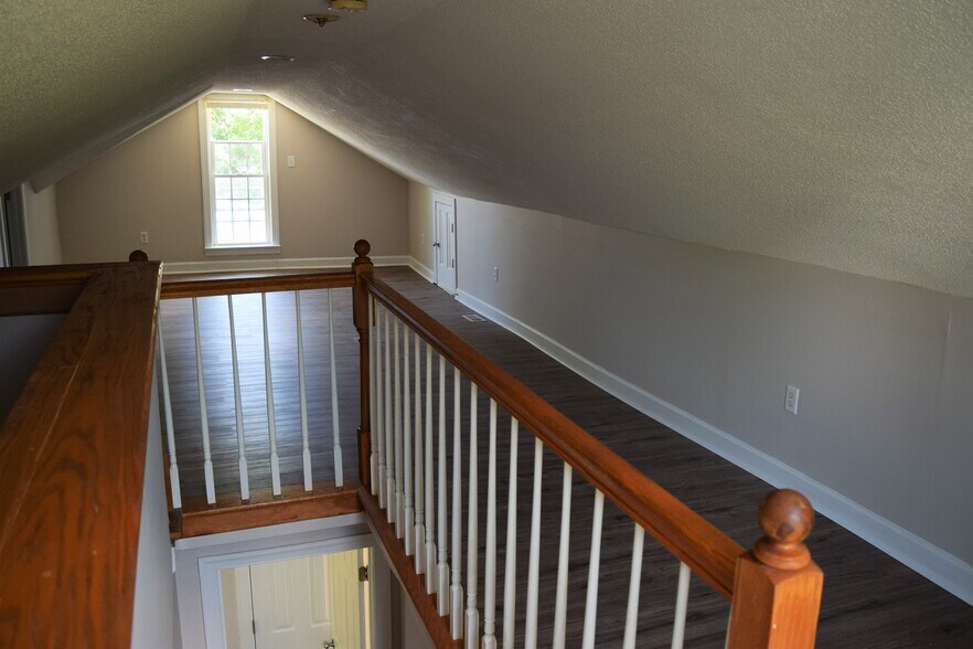 Upstairs bedroom - 18 Morrison Ave