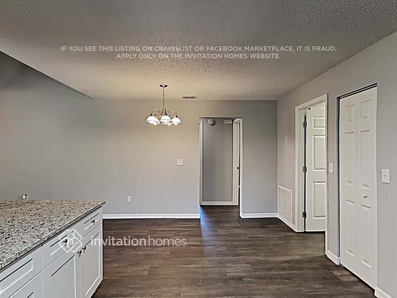 Building Photo - 15111 Roundup Dr