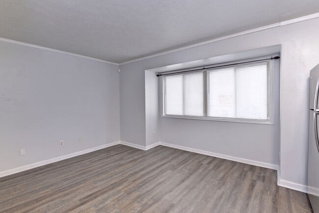 Building Photo - Gated Community Condo in Hampton