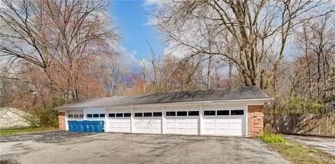 Detached garage - 4054 Stonehenge Dr