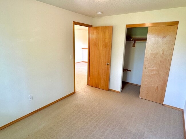 Building Photo - Montavilla Polished 2-Story with Hardwoods, Whole House A/C, Attached Garage, Off-street Parking