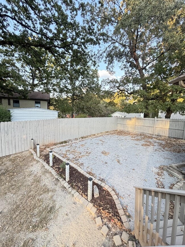 Building Photo - 1220 Tahiti Cir