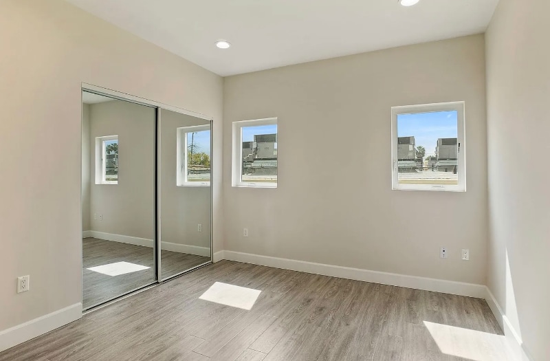 Building Photo - 5432 Hermitage Ave