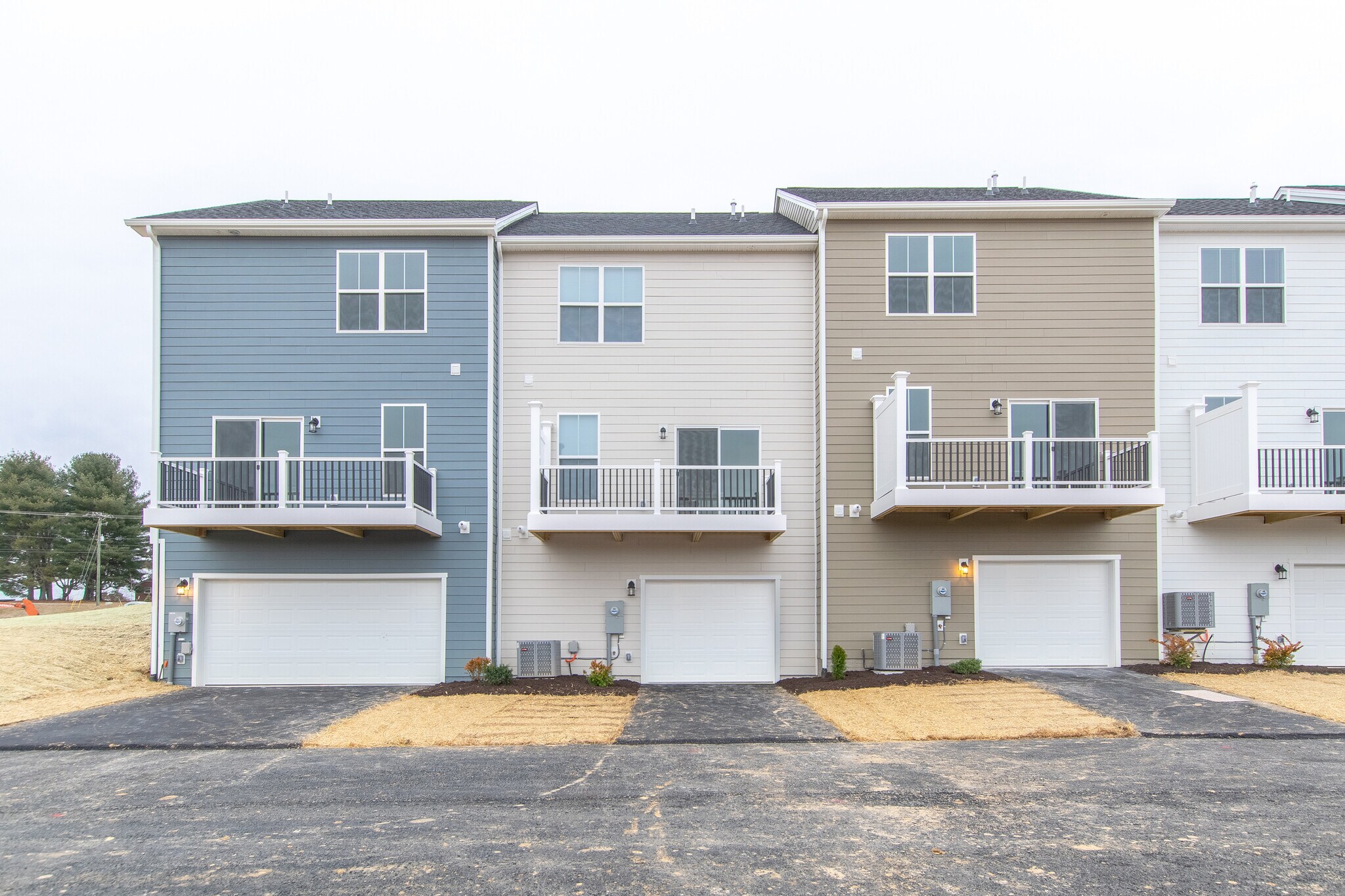 Building Photo - 223 Addison Ct