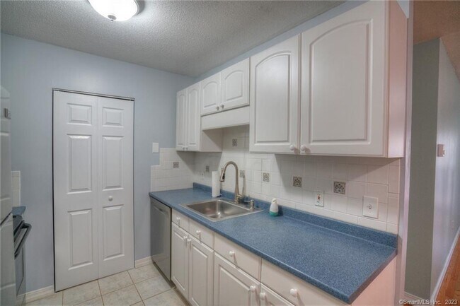 Building Photo - 86 Buddington Rd