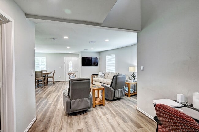 Building Photo - 268 Sunrise Dr