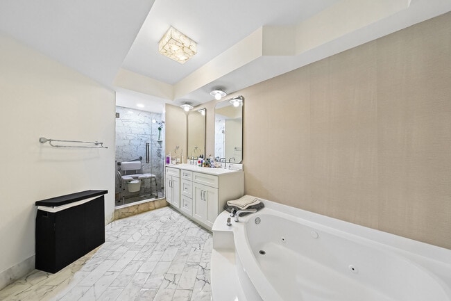 Building Photo - 20281 E Country Club Dr
