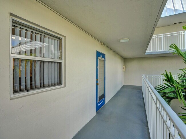 Building Photo - 3000 Riverside Dr