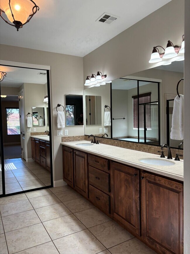 Building Photo - Short term lease! Coral Canyon on Golf Course with POOL- FURNISHED & PARTIALLY FURISNHED OPTION