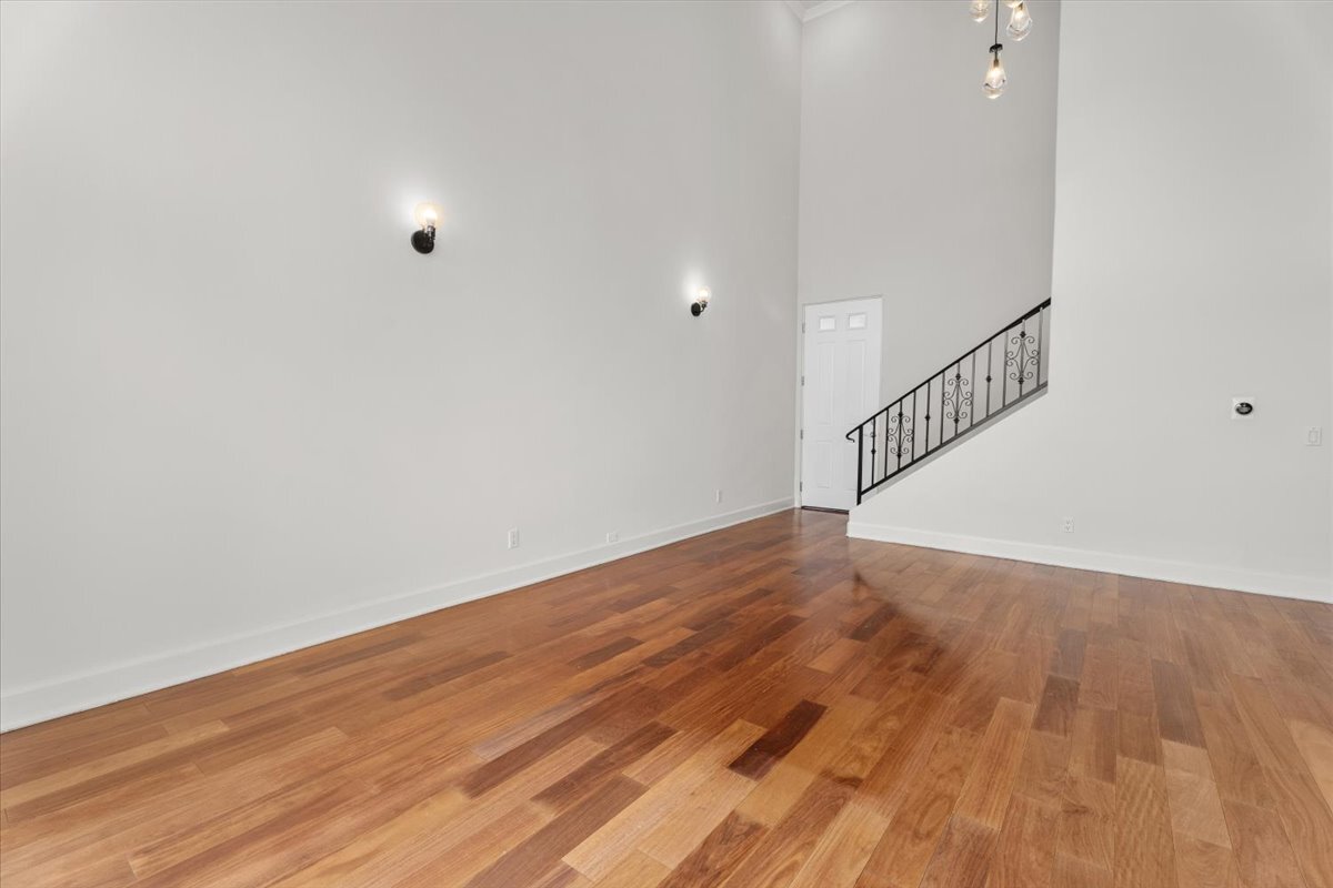 Building Photo - 851 N San Vicente Blvd