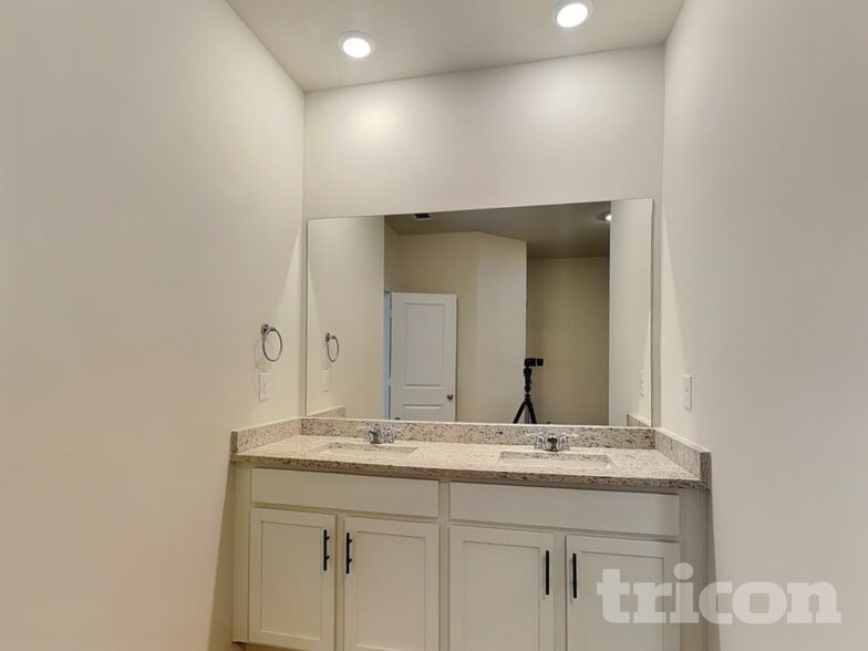 Building Photo - 299 Limestone Cir