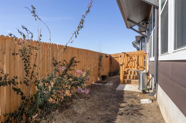 Building Photo - 1020 Vista View Dr