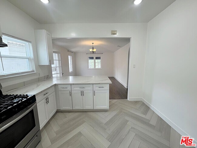 Building Photo - 126 N Hamilton Dr