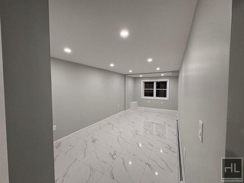 Building Photo - SCHURZ AVENUE, BRONX