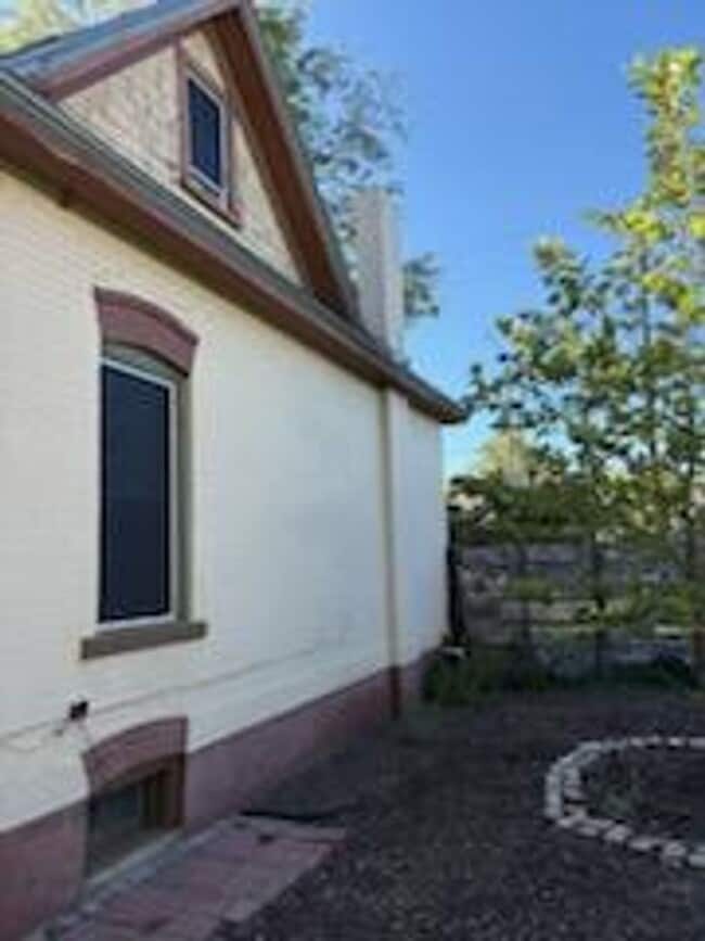Building Photo - Charming 2-Bedroom Home in The Avenues!