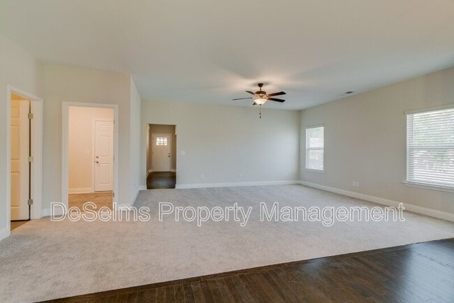 Building Photo - 139 Crabourne Dr