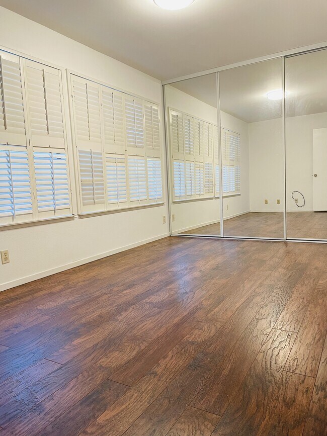 Building Photo - 28159 Ridgecove Ct S