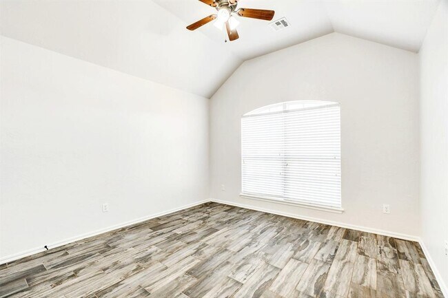 Building Photo - 3104 Loren Dr