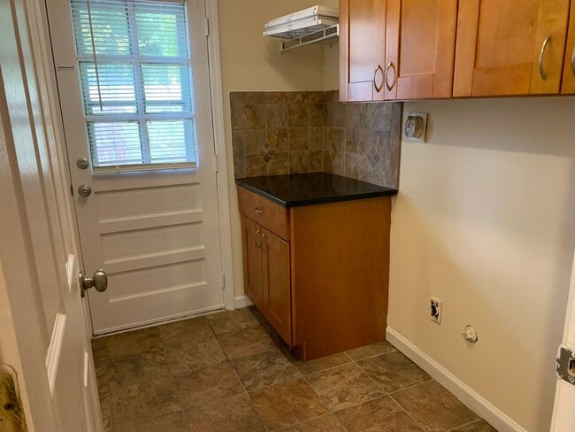 Building Photo - Available Now! Limited time price DROP! - End unit townhome