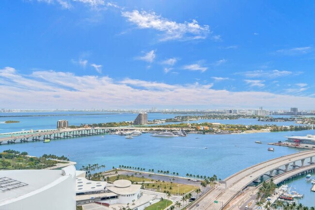 Building Photo - 398 NE 5th St