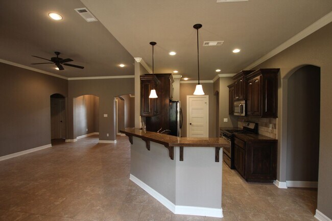Building Photo - Coming Soon-Beautiful 3 bedroom 2 bath home in Flint!
