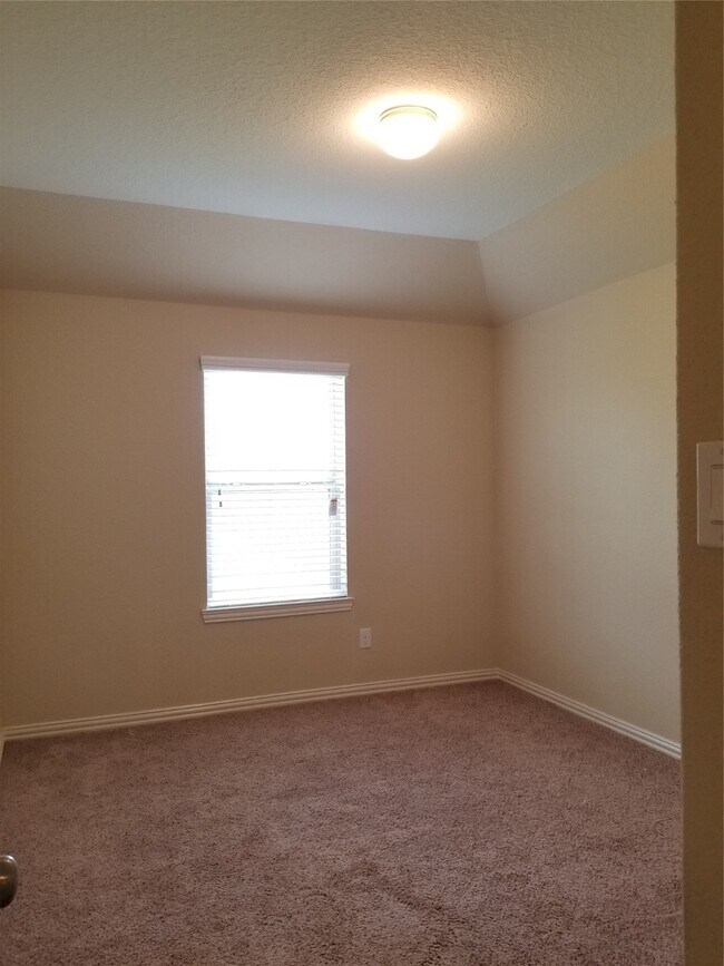 Building Photo - 5217 Green Heath Ln