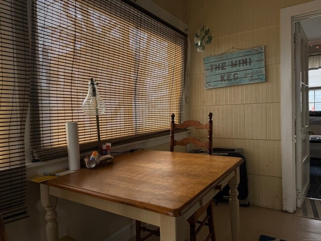 Building Photo - 621 Fairfield Beach Rd