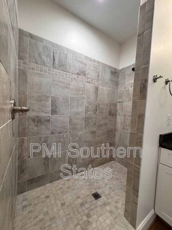 Building Photo - 407 Albus Dr