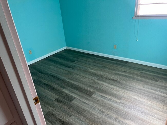 Building Photo - 5bedrooms 2bathrooms with CH/A