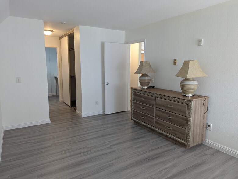 Master bedroom - 8308 Regents Rd